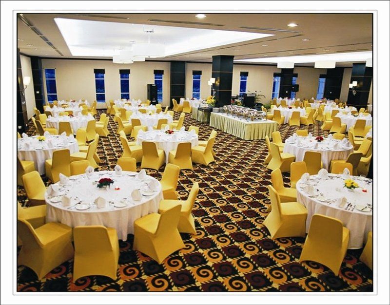 Swiss-Belhotel Papua Jayapura Restaurant photo